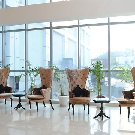 Xenious World Square Hotel Ghaziabad Bagian luar foto