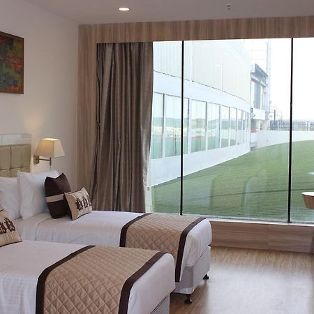Xenious World Square Hotel Ghaziabad Bagian luar foto