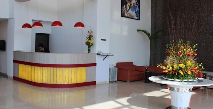 Xenious World Square Hotel Ghaziabad Bagian luar foto