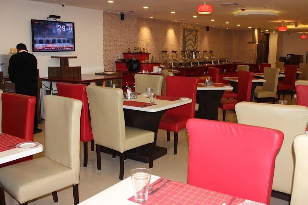 Xenious World Square Hotel Ghaziabad Bagian luar foto