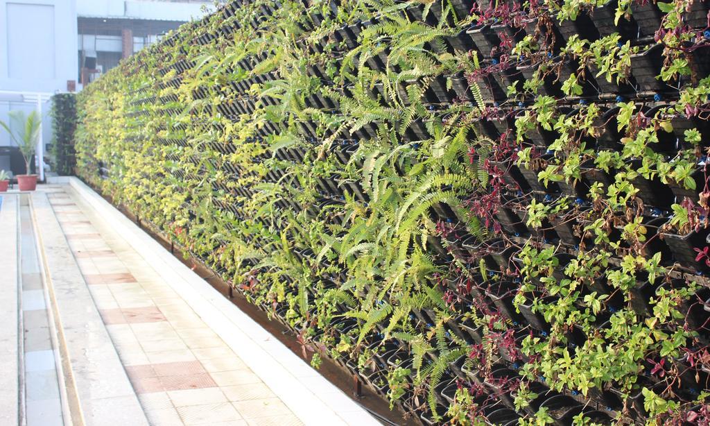 Xenious World Square Hotel Ghaziabad Bagian luar foto