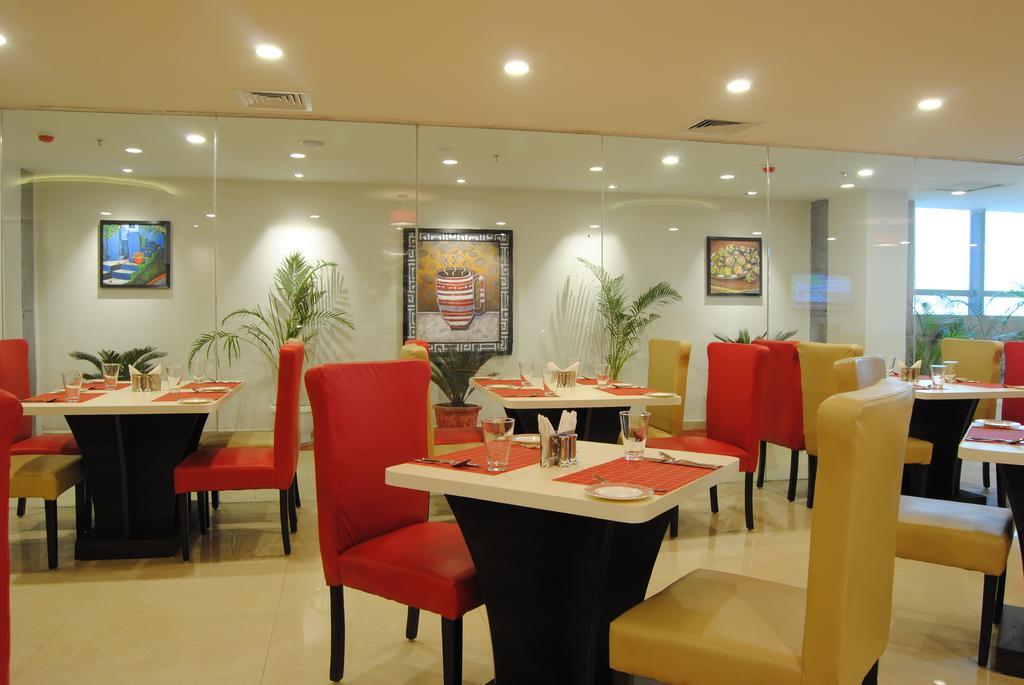 Xenious World Square Hotel Ghaziabad Bagian luar foto