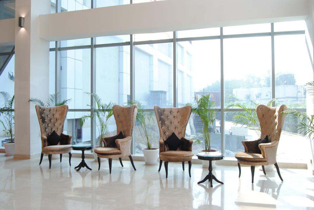 Xenious World Square Hotel Ghaziabad Bagian luar foto