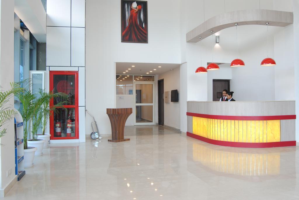 Xenious World Square Hotel Ghaziabad Bagian luar foto
