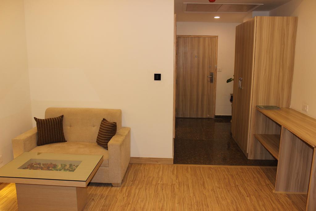 Xenious World Square Hotel Ghaziabad Bagian luar foto