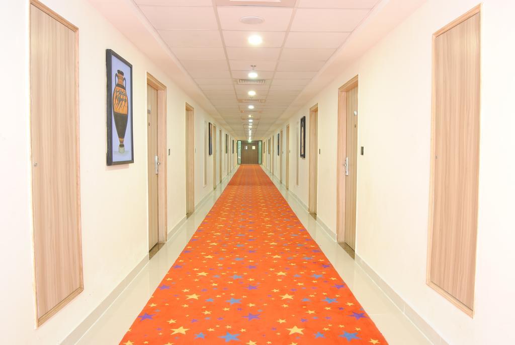Xenious World Square Hotel Ghaziabad Bagian luar foto