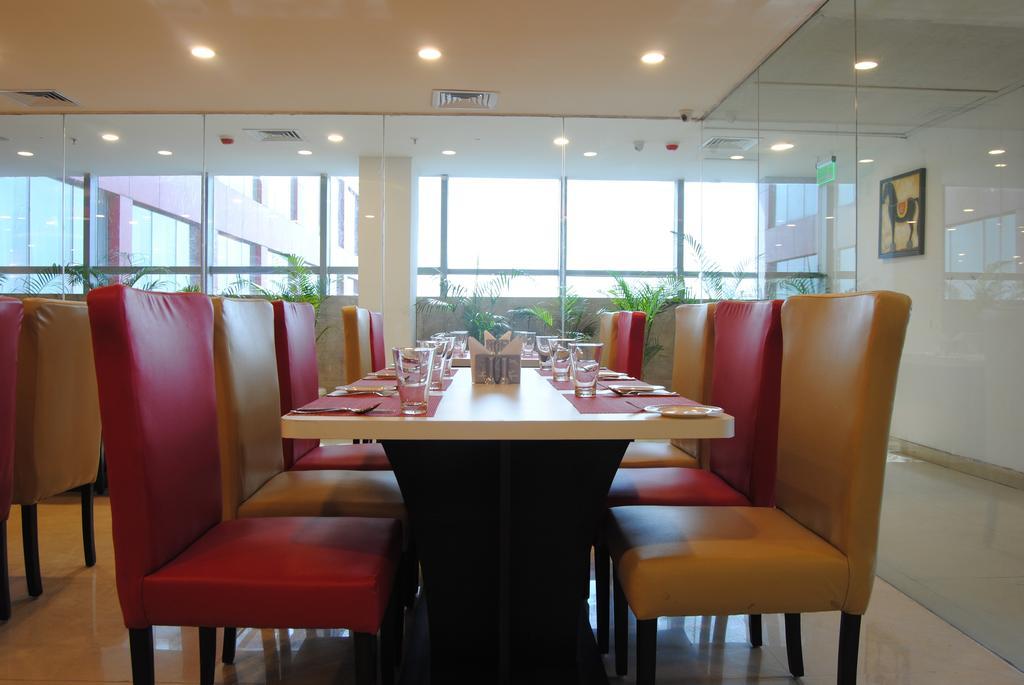 Xenious World Square Hotel Ghaziabad Bagian luar foto