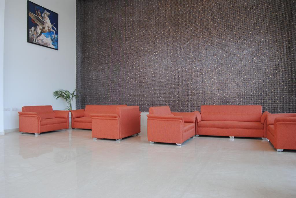 Xenious World Square Hotel Ghaziabad Bagian luar foto