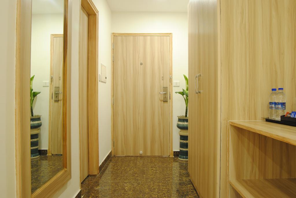 Xenious World Square Hotel Ghaziabad Bagian luar foto