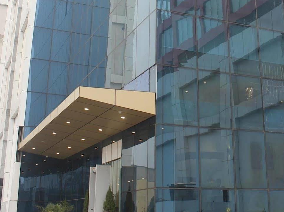 Xenious World Square Hotel Ghaziabad Bagian luar foto