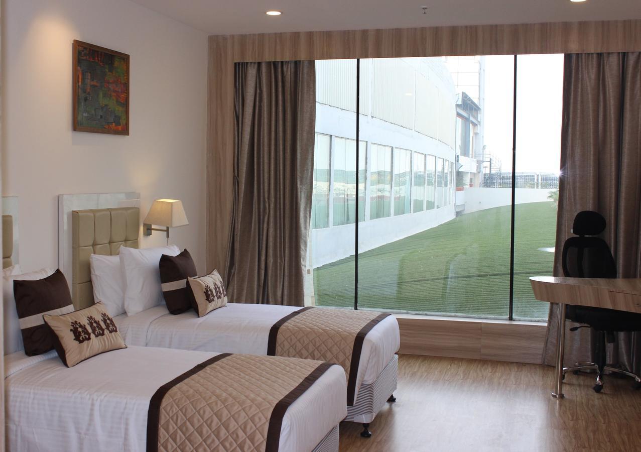 Xenious World Square Hotel Ghaziabad Bagian luar foto